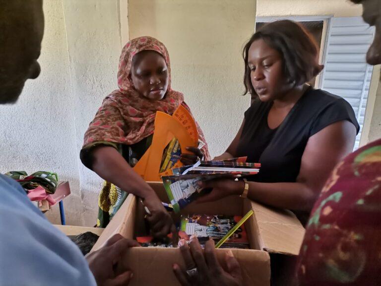 Don de fournitures scolaires au Mali